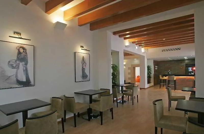 Sirenis Hotel Club Siesta サンタ・エウラリア・デス・リウ 4*,