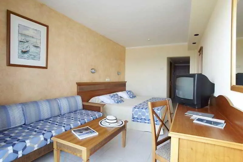 Sirenis Hotel Club Siesta サンタ・エウラリア・デス・リウ スペイン